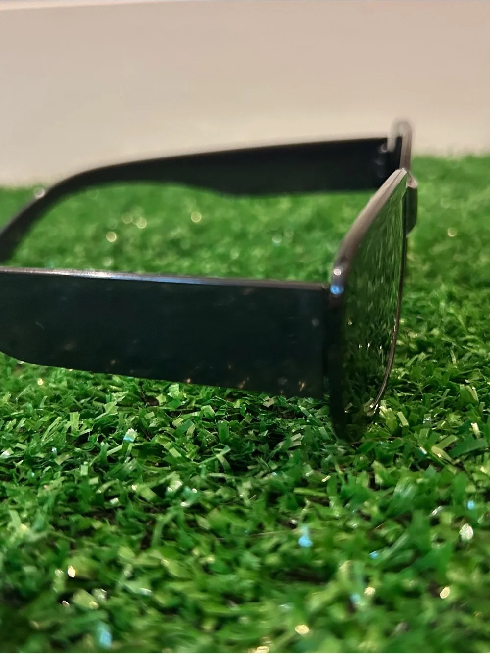Classic Black Women's Sunglasses - Sleek UV Protection
